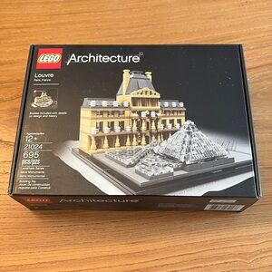LEGO ARCHITECTURE LOUVRE NIB sealed!